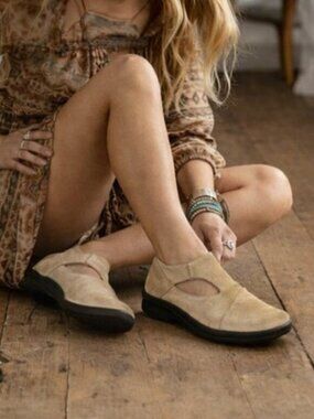 Birkenstock Sedona Footprints Sand Beige Suede Regular Width Slip-on Size 41